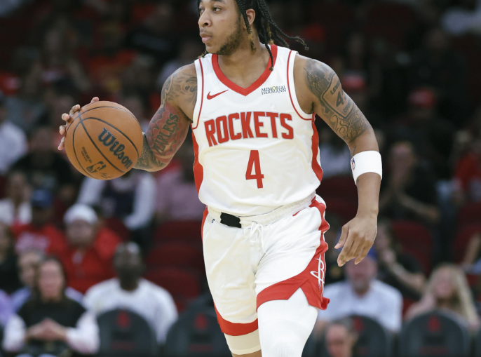 北京时间5月18日讯，NBA季后赛东部半决赛抢七大战落下帷幕。骑士客场以125-94大胜活塞，凭借悬殊的比分拿下生死之战，以大比分4-3惊险淘汰对手，时隔八年再度闯入东部决赛。随着骑士成功晋级，本赛季东决对阵正式敲定，克利夫兰骑士将迎战纽约尼克斯，两支东部老牌球队迎来历史性一战。